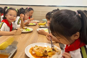 北京市通州區私立樹人學校食堂全面升級：開學第一餐