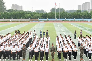 益田翰德學校高一新生軍訓匯演暨表彰大會：青春磨礪，榮耀綻放